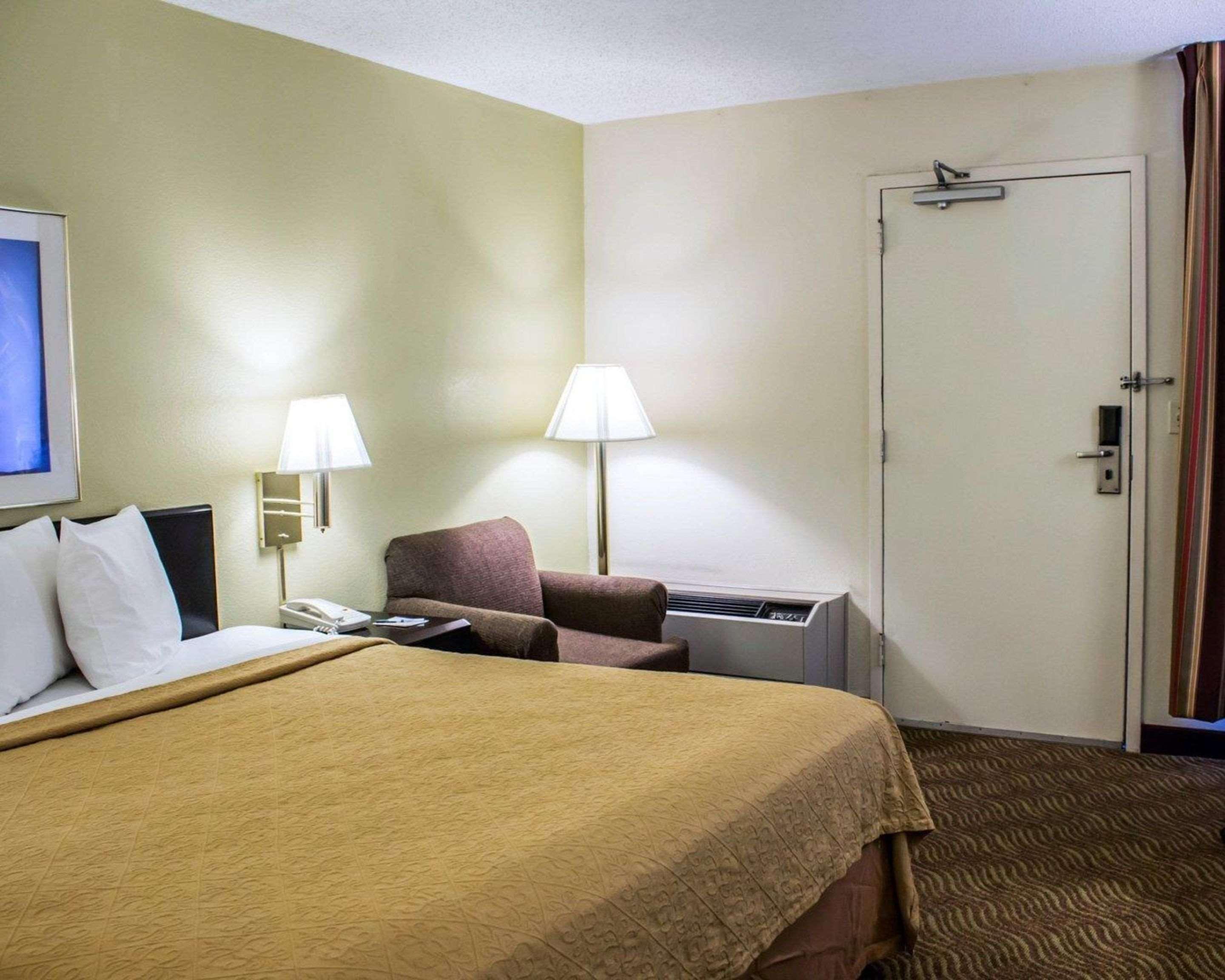 Quality Inn Rocky Mount Buitenkant foto