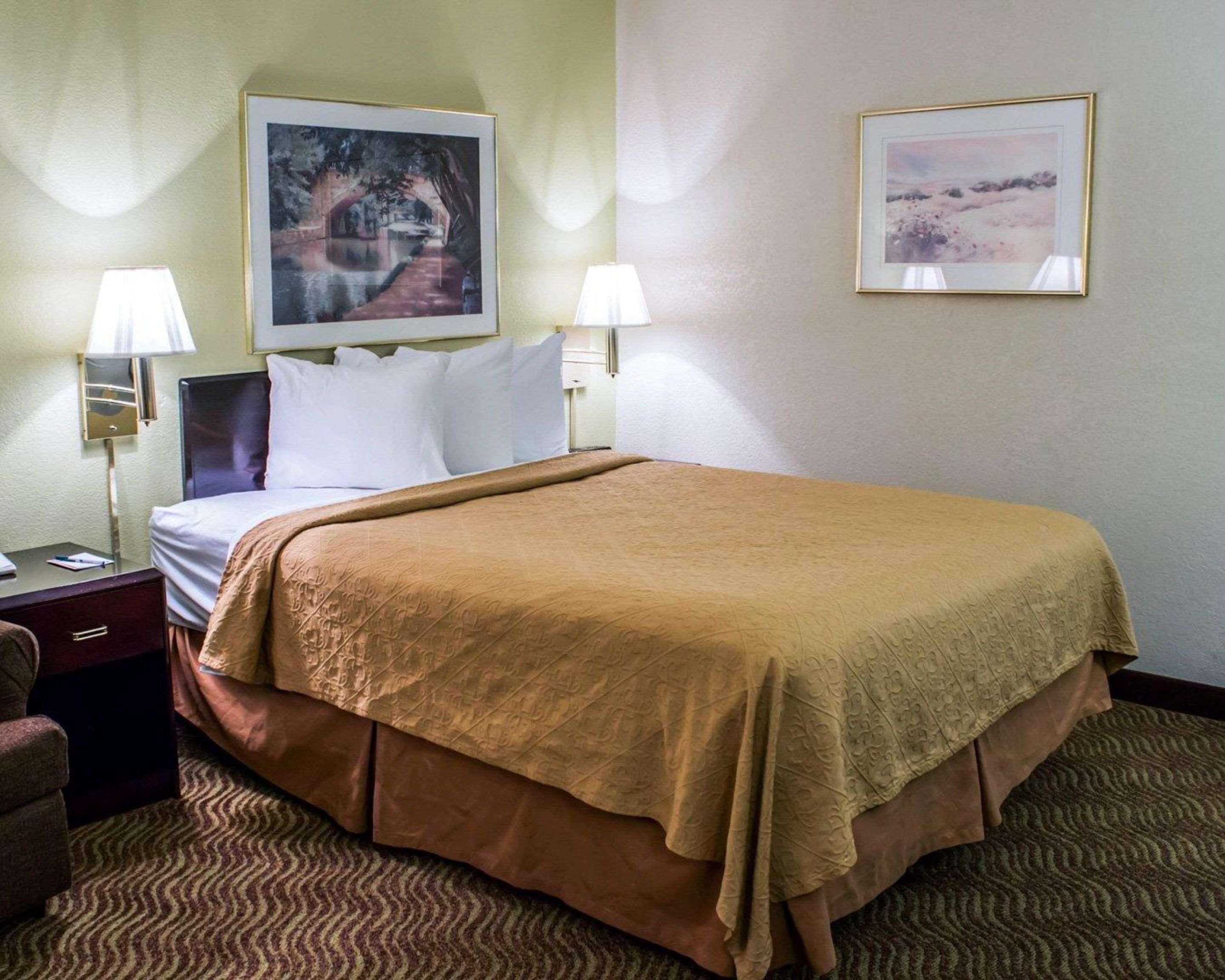 Quality Inn Rocky Mount Buitenkant foto