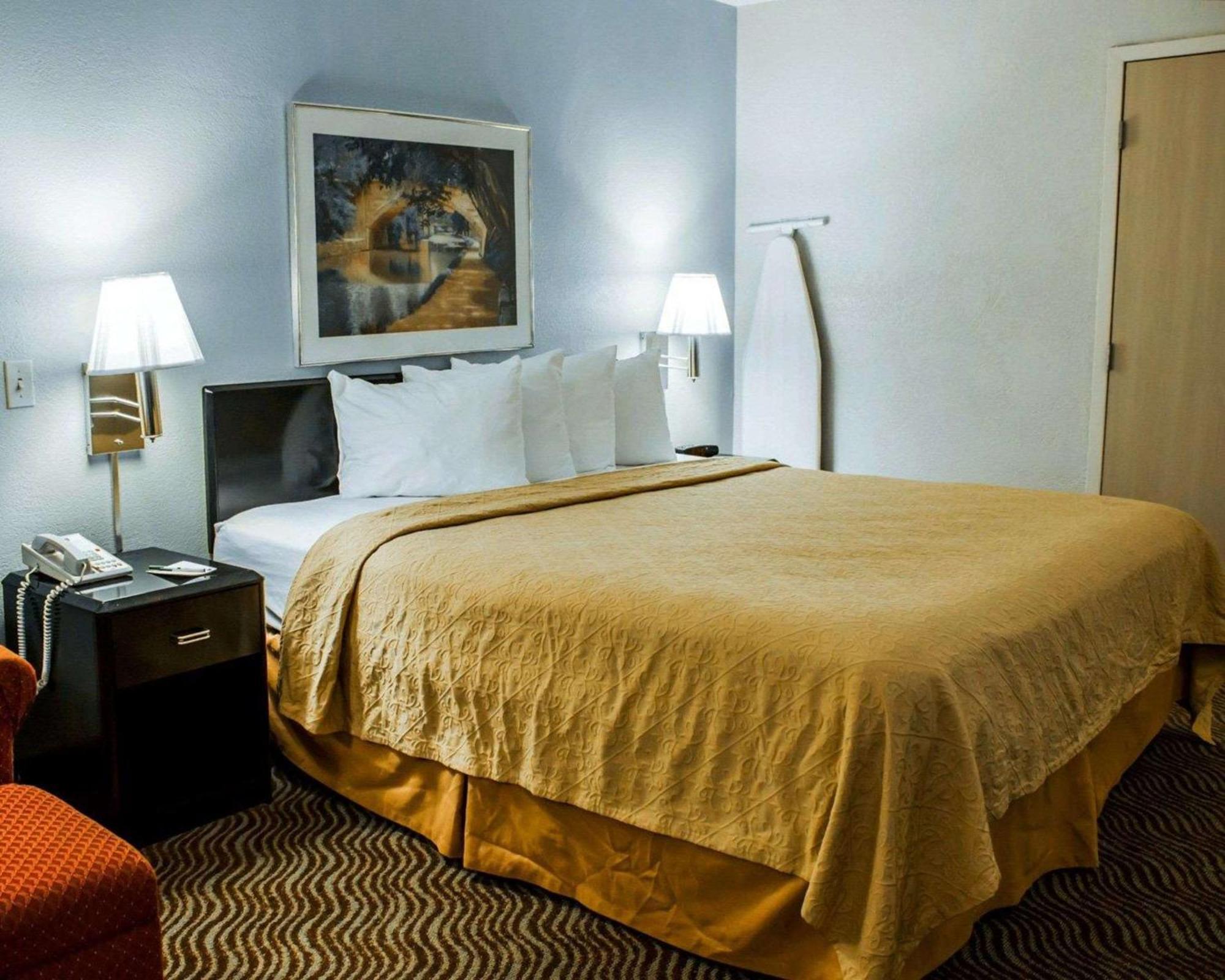 Quality Inn Rocky Mount Buitenkant foto